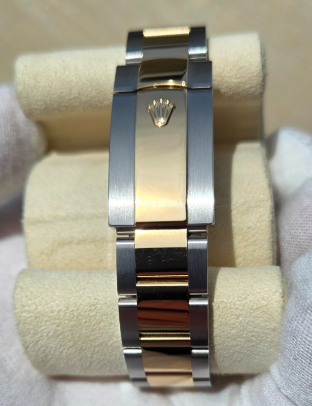 2021 Rolex Datejust 126333 "Palm Motif" Oyster Bracelet - 18K Gold Fluted Bezel