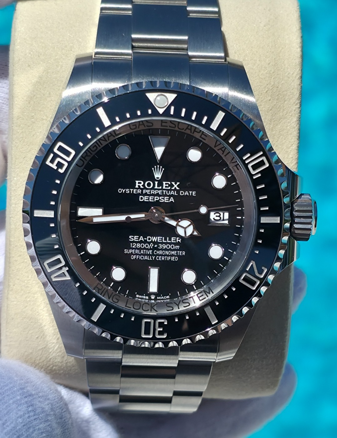 Rolex Sea-Dweller — Ref. 126600 | Lightly Worn | Complete Full Set | 2023 - Mint