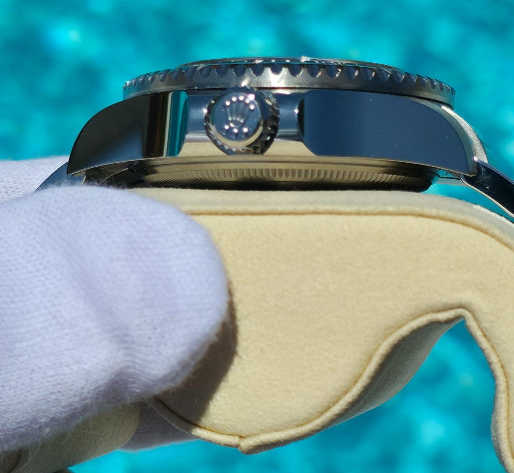 Rolex Sea-Dweller — Ref. 126600 | Lightly Worn | Complete Full Set | 2023 - Mint