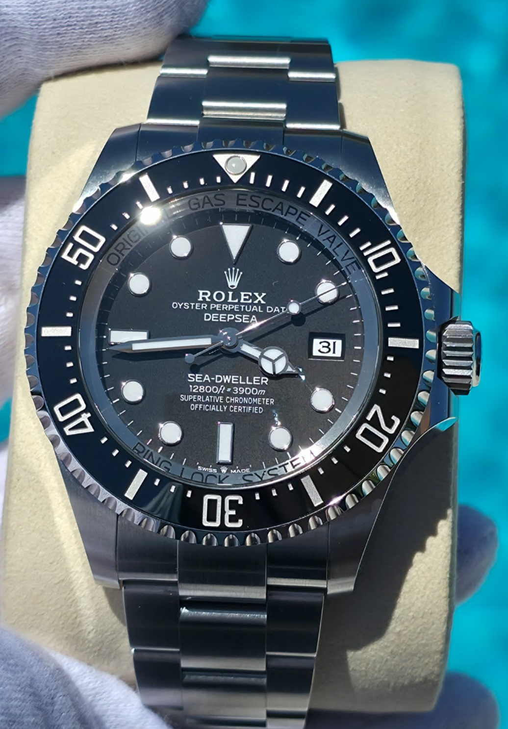 Rolex Sea-Dweller — Ref. 126600 | Lightly Worn | Complete Full Set | 2023 - Mint