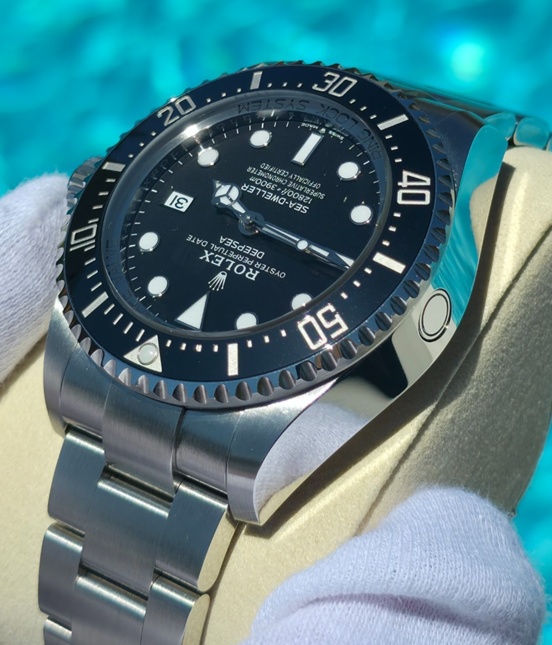 Rolex Sea-Dweller — Ref. 126600 | Lightly Worn | Complete Full Set | 2023 - Mint
