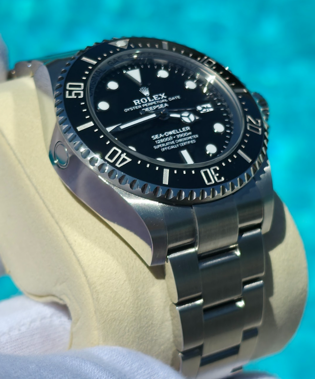 Rolex Sea-Dweller — Ref. 126600 | Lightly Worn | Complete Full Set | 2023 - Mint