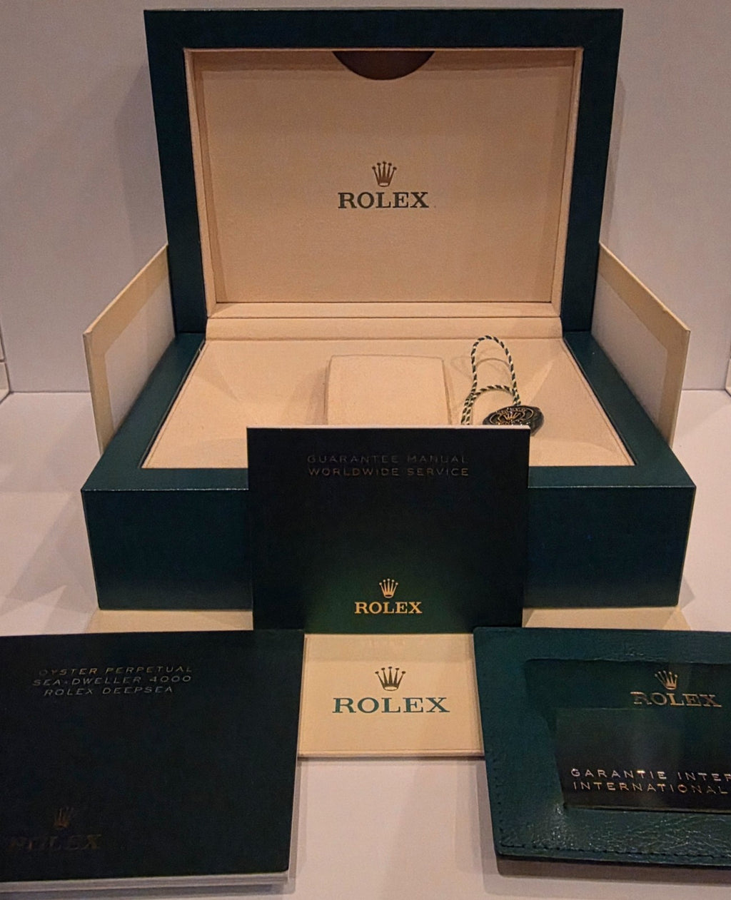 Rolex Sea-Dweller — Ref. 126600 | Lightly Worn | Complete Full Set | 2023 - Mint