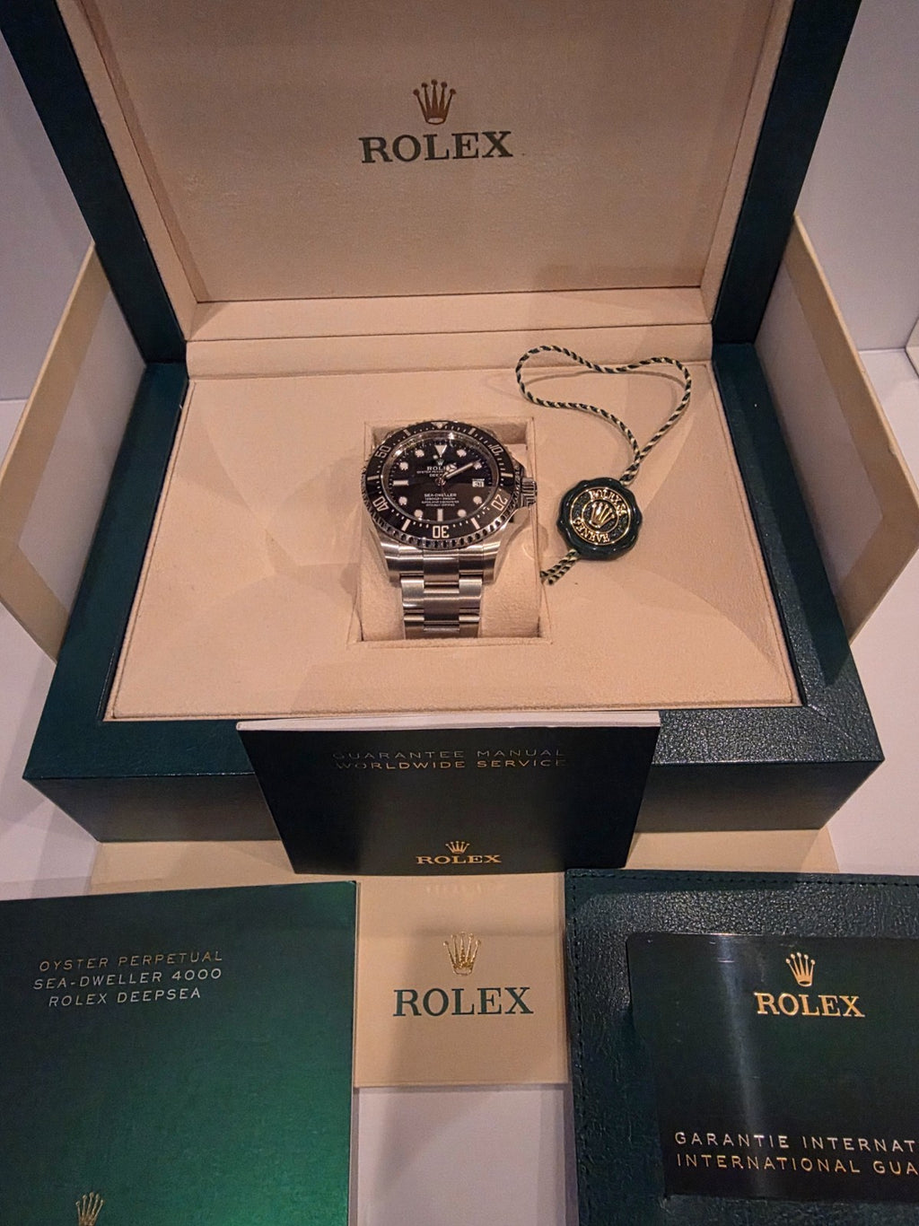Rolex Sea-Dweller — Ref. 126600 | Lightly Worn | Complete Full Set | 2023 - Mint