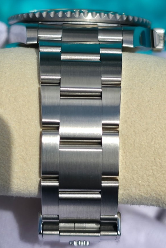 2022 "Starbucks" Rolex Submariner 126610LV Oyster Bracelet with Green Bezel